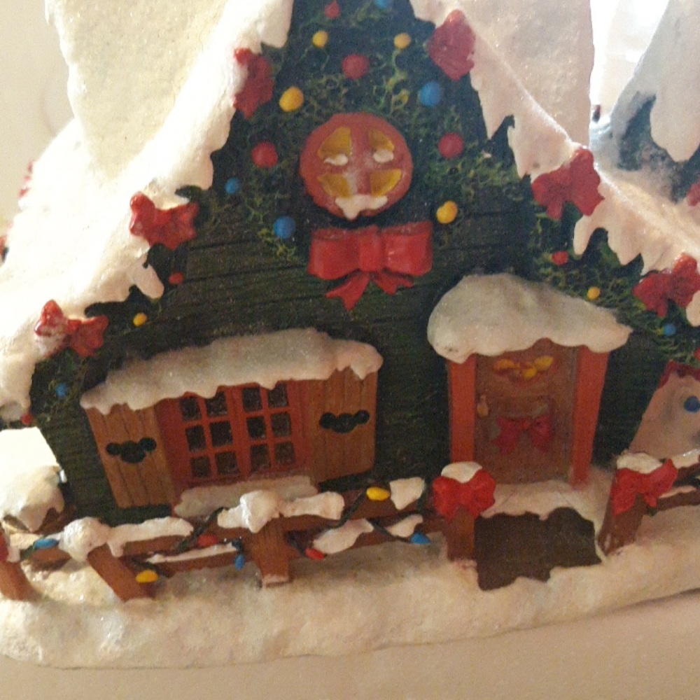 Beautiful Disney andHawthorne Village piece.